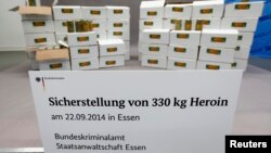 Федеральна служба кримінальних розслідувань Німеччини демонструє перехоплений вантаж, 9 жовтня 2014 року