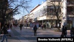 Kraljevo, grad u centralnoj Srbiji. Socijalnu pomoć tokom oktobra u tom gradu je primilo 339 ljudi manje nego u aprilu iste godine kada je sistem počeo da se primenjuje.