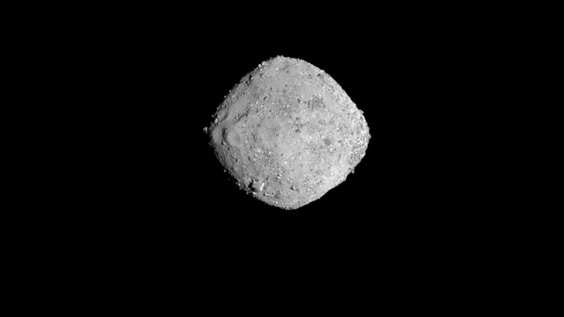 NASA gjen përbërës të ujit në një asteroid 