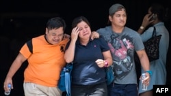 Родичі однієї з жертв нападу на розважальний комплекс у Манілі, Філіппіни, 2 червня 2017 року