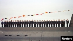 Экипаж подводной лодки "Курск", 30 июля 2000 года на параде в Североморске