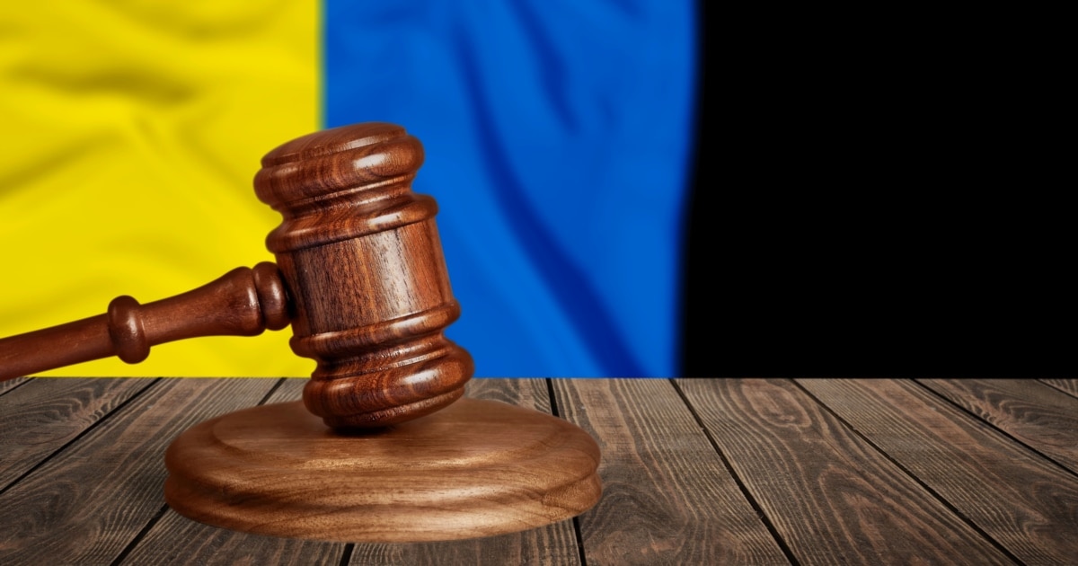 Україна заочно засудила двох суддів із Криму до тривалих термінів