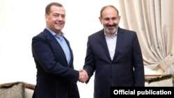 Armenia - Prime Ministers Nikol Pashinian (R) of Armenia and Dmitry Medvedev of Russia meet in Yerevan, April 29, 2019.