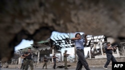 Kyrgyzstan -- Soldiers and policemen patrol streets during curfew hours in Osh, 21Jun2010