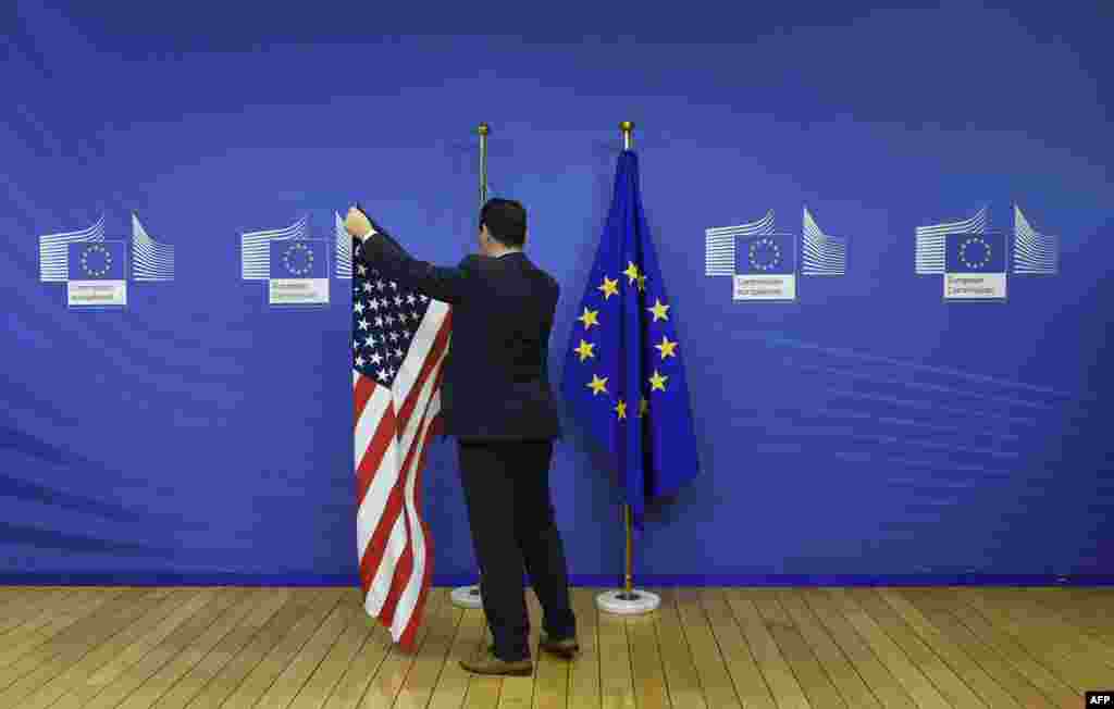 БЕЛГИЈА - Европскиот комесар за надворешни работи Џозеп Борел изјави дека е многу загрижен од одлуката на американскиот претседател Доналд Трамп да одобри економски санкции против сите официјални претставници на Меѓународниот кривичен суд вклучени во истрагите за активностите на американските сили.
