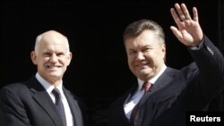 Нахуствазири Юнон Георгий Папандреу ва раиси ҷумҳурии Украина Виктор Янукович