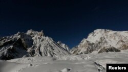 Pogled na K2 (u sredini), Pakistan (fotoarhiv)