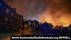 Зруйнований внаслідок російської атаки будівельний супермаркет в Деснянському районі Києва, 5 серпня 2026 року
