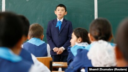 Ол ұйықтап, порно оянады