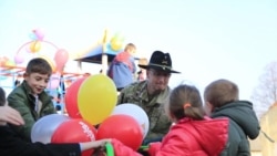 Військові США допомогли облаштувати дитячий майданчик на Львівщині