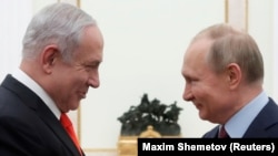 Președintele rus Vladimir Putin (dreapta) și premierul israelian Beniamin Netanyahu, la Moscova, în ianuarie 2020.