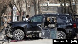 خودروی آسیبدیده از انفجار بمب مغناطیسی