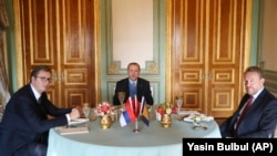 Turkish President Recep Tayyip Erdogan (center), Serbian President Aleksandar Vucic (left) and the Bosnian Muslim member of Bosnia's tripartite Presidency, Bakir Izetbegovic, pose for a photo before a luncheon in Istanbul on January 29. 