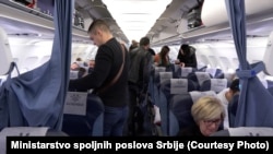 Unutar avion kompanije Er Srbija (Air Serbia) na letu iz Rijada s građanima Srbije evakuisanim s Bliskog istoka, 9. mart 2026.