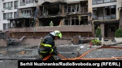 საილუსტრაციო ფოტო არქივიდან. რუსული დრონებით შეტევის შედეგად დამწვარი ბინები კიევის ერთ-ერთ საცხოვრებელ კორპუსში