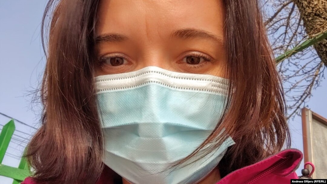 Andreea Ofițeru, jurnalist Radio Europa Liberă, povestește cum s-a simțit după ce a primit prima doză de vaccin AstraZeneca