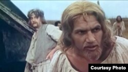 Леў Дураў у галоўнай ролі ў фільме «Жыцьцё і ўзьнясеньне Юрася Братчыка» (1967) паводле раману Ўладзімера Караткевіча «Хрыстос прызямліўся ў Гародні».