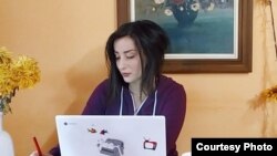 Александра Мачковска ЕнИгма, млада македонска писателка и авторка на романот „Вокабуларис“