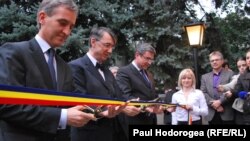 Iurie Leanca, H.R. Patapievici, Teodor Baconschi, Vitalie Ciobanu al inaugurarea ICR la Chișinău