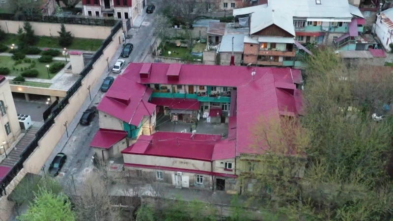 ჰეიდარ ალიევის ცენტრი თბილისური ეზოს ნაცვლად - „აუცილებელი“  სახელმწიფოსთვის, მიუღებელი მობინადრეებისთვის