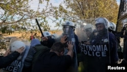  Сблъсъци сред полицията и фермерите 