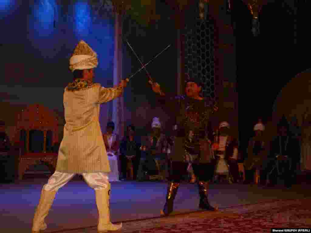 Kyrgyzstan - Osh Uzbek Theater receives assistance from Uzbekistan