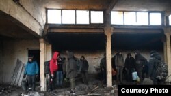 Policija je u Srbiji od novembra sprovela nekoliko akcija „nalaženja iregularnih migranata“ van kampova i prihvatnih centara i „vraćala“ ih u te centre.