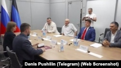 ნიკოლოზ მჟავანაძე, პაატა აბულაძე, მამუკა ფიფია და გიორგი ირემაძე დენის პუშილინთან. წყარო: პუშილინის ტელეგრამი