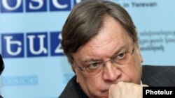 Armenia - Andrey Sorokin, head of the OSCE office in Yerevan, at a news conference, 15Mar2012.