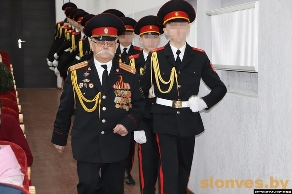 Віктар Пенза з выхаванцамі клюбу «Грэнада»