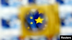 Flamuri i Bashkimit Evropian. Fotografi nga arkiv. 