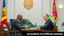 Președintele Igor Dodon și ambasadorul SUA Dereck J. Hogan