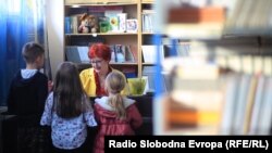 Djeca u biblioteci u Sarajevu