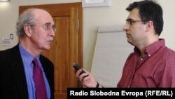 Šatak u razgovoru sa novinarom RSE Draganom Štavljaninom