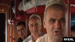 Russia--Dushanbe-Moscow train for Shakirov migrant story, Jun2009 