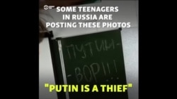 Puștii din Rusia postează poze cu o lozincă anti-Putin