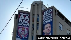 
Desničar Miša Vacić na plakatima pokreta Srpska desnica, tokom predizborne kamanpanje za parlamentarne izbore u Srbiji, fotografija iz oktobra 2019. godine.