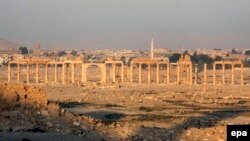 IS fighters are reportedly one kilometer away from the Palmyra's famed archaeological site. (file photo)