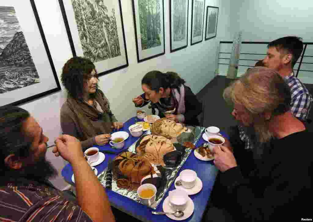 Participants drink tea and eat cakes&nbsp;made to look like U.S. President Barack Obama, North Korean leader Kim Jong Un, and German Chancellor Angela Merkel during an&nbsp;art performance titled&nbsp;&quot;Sweet Sanctions. Let&#39;s Eat Each Other Only For Fun&quot; in Krasnoyarsk, Russia. (Reuters/Ilya Naymushin) 