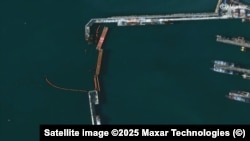 Заграждение на входе в Новороссийскую военно-морскую базу, Новороссийск, Россия, декабрь 2025 года, фото иллюстративное