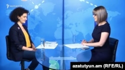 Анна Акопян (слева) в программе «Фейсбуковская пресс-конференция» в эфире Азатутюн ТВ, Ереван, 15 мая 2018 г.