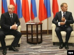 Donald Tusk și Vladimir Putin.