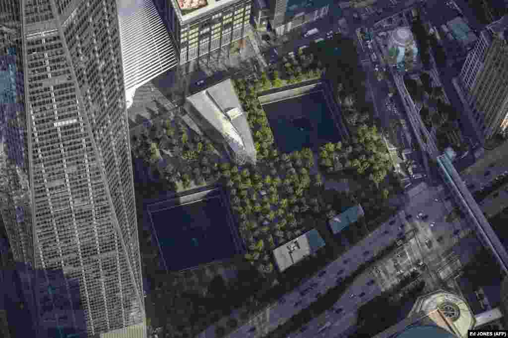 Pamje ajrore e themeleve të të ashtuquajturave Kulla Binjake të Qendrës Botërore të Tregtisë, që u rrëzuan nga sulmet e 11 Shtatorit. (Nju-Jork, 5 gusht 2021)