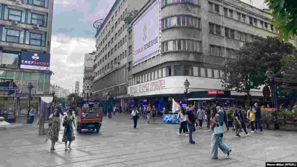 Grafit "Kosovo je srce Srbije" koji je napisan na istom mestu nedugo pošto su ga aktivisti okrečili