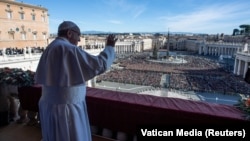 Папа Римский Франциск выступает с обращением Urbi et orbi по случаю Рождества. 25 декабря 2018 года.