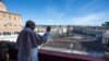 Папа Францішак зьвяртаецца да вернікаў у Ватыкане з традыцыйным пасланьнем «Urbi et orbi»