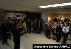 Василь Зварич виступає під час відкриття «Місяця України» у празьких театрах, 2026 рік