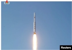 Запуск северокорейской баллистической ракеты