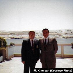 در کنار حسنی مبارک، رئیس‌جمهور پیشین مصر