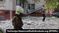 Emergency personnel work at the site of a strike in Zaporizhzhya on October 1.